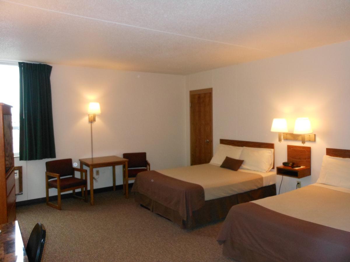 Great American Inn & Suites Devils Lake Exterior foto